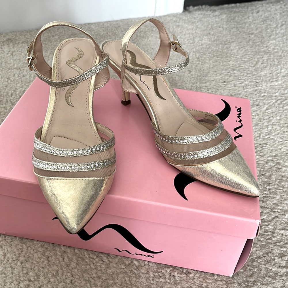 Last chance!Nina dress sandals size 6. 90% off retail final price.